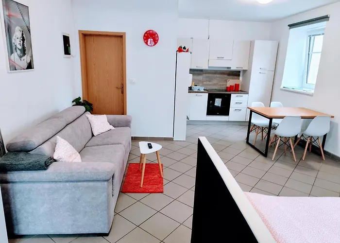 Soca Treasure With Free Parking Διαμέρισμα Bovec